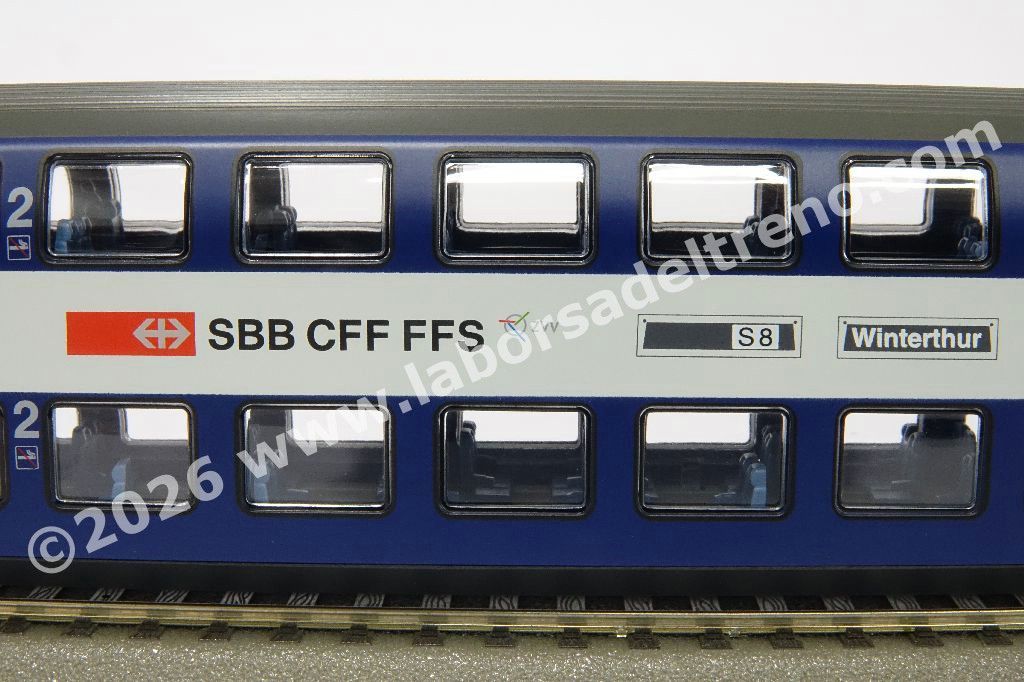 Set tre carrozze a due piani SBB S-Banh Zurich, due di 2° cl. di cui una pilota e una mista 1°/2° cl., livrea blu con porte rosse, epoca VI