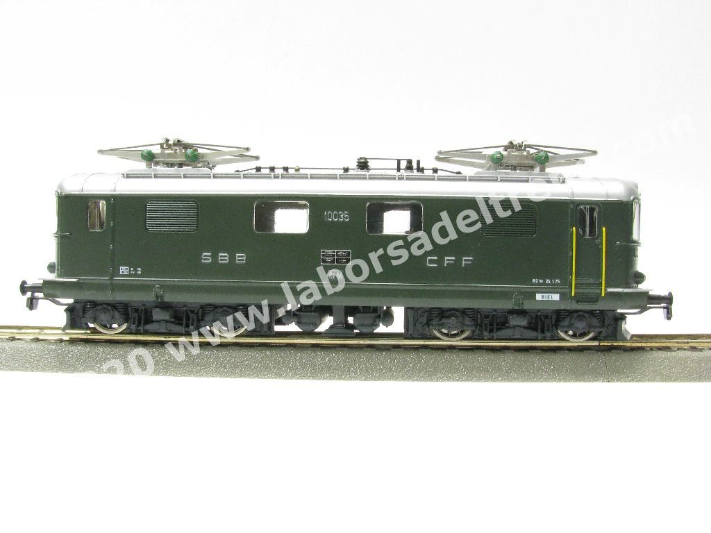 Locomotiva elettrica SBB Re 4/4 I di 2° serie con musi curvi per treni rapidi, livrea verde, epoca III/IV