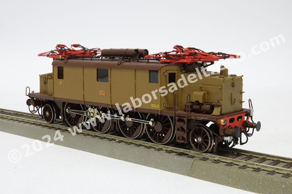 Locomotiva elettrica trifase FS E 432 001, livrea castano isabella, epoca III