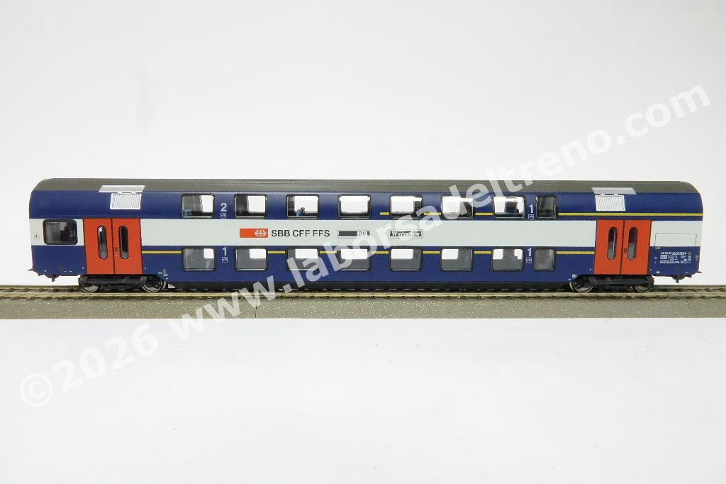Set tre carrozze a due piani SBB S-Banh Zurich, due di 2° cl. di cui una pilota e una mista 1°/2° cl., livrea blu con porte rosse, epoca VI