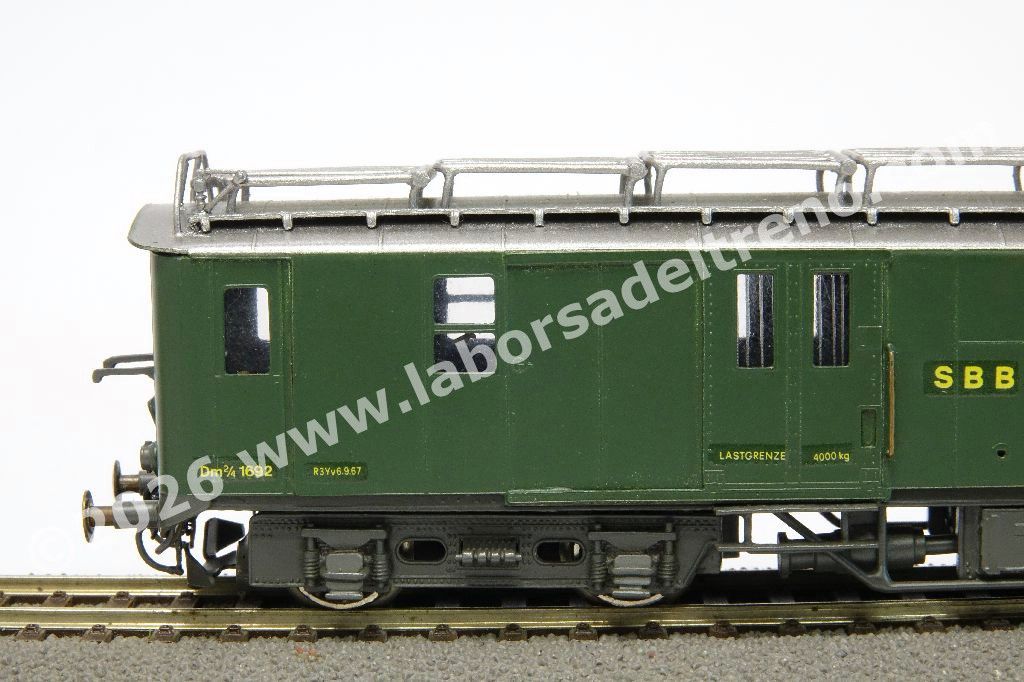 Automotrice diesel con comparto bagagli De 2/4 delle SBB, livrea verde con logo a scudo, ep. III