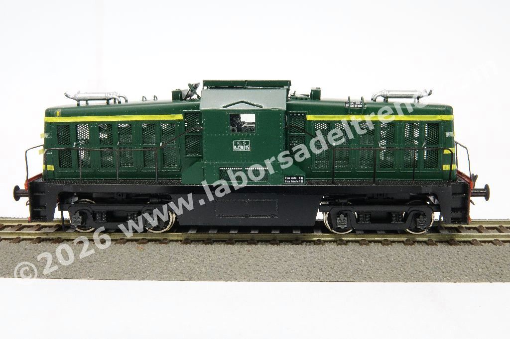 Loco diesel pesante Ne 120 Truman delle FS, livrea verde con fregi gialli, marmitte sugli avancorpi, ep. III - Modello in ottone montato e verniciato