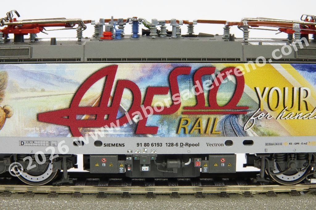Locomotiva elettrica DB AG RailPool Br 193 128 'Vectron' con abilitazione D-A-CH-I-NL, livrea speciale 'Adesso Rail', epoca VI