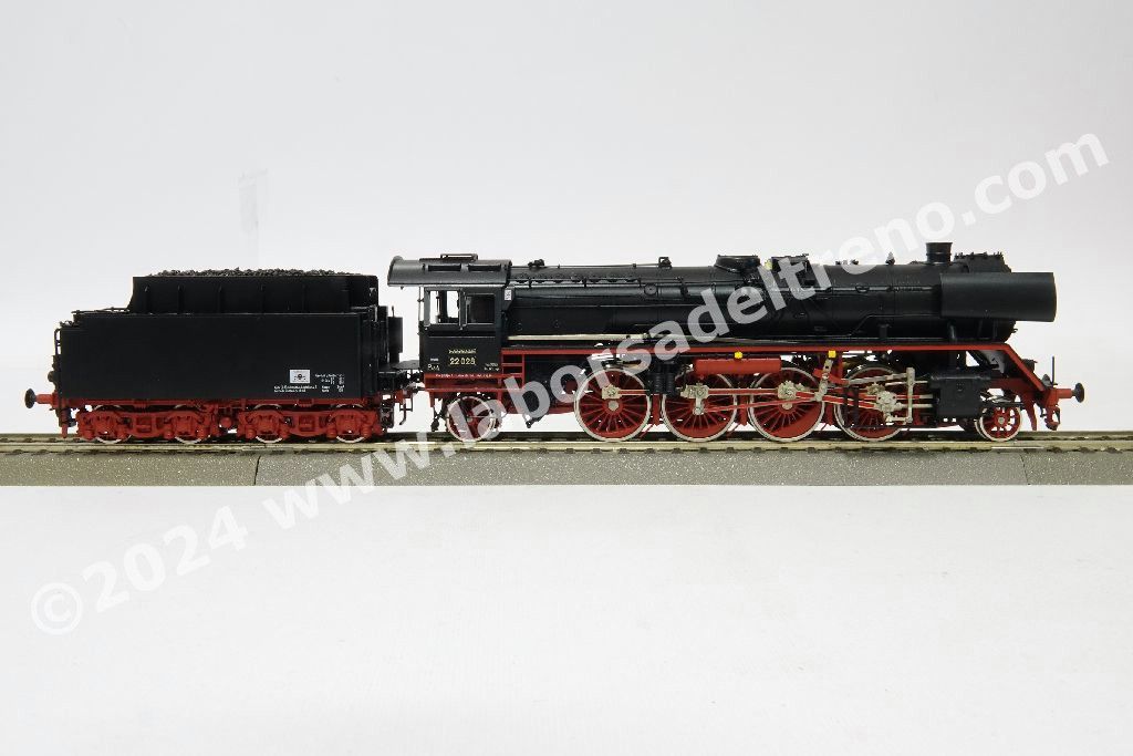 Locomotiva a vapore DR Br 22 028 Reko, tender a carbone, parafumi Witte, epoca III
