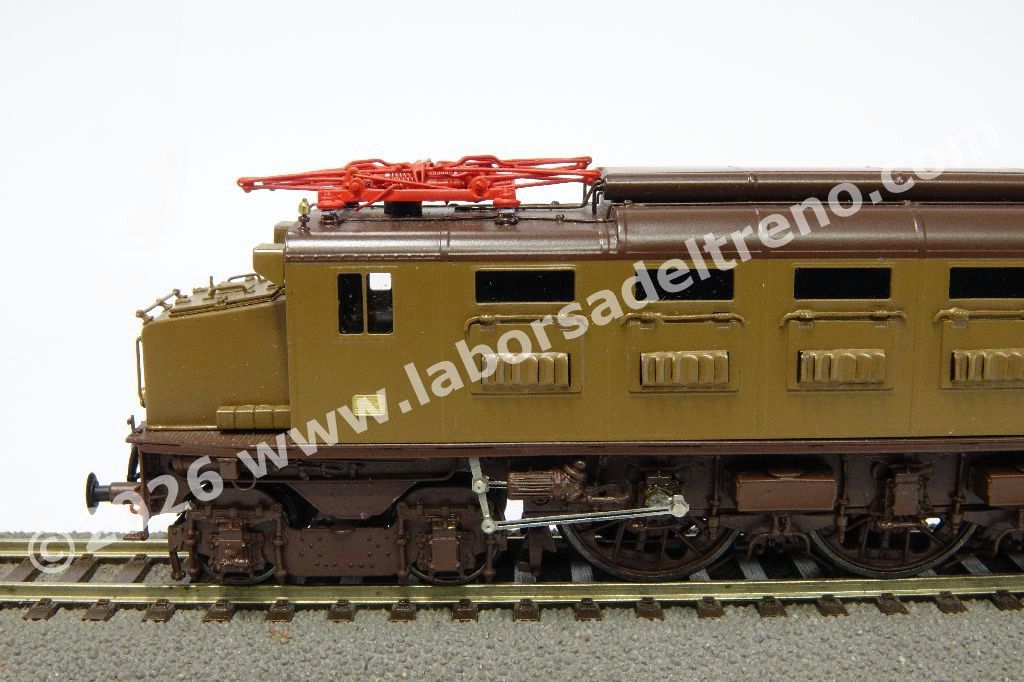 locomotiva elettrica FS, E 326 012, livrea castano/isabella, epoca III