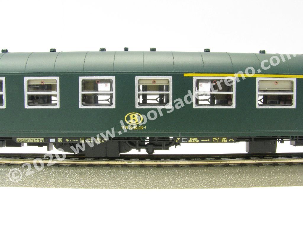 Set 3 'Freccia del Sole' Bruxelles-Riccione SNCB con due cuccette tipo I5 di 2° cl. una blu/azzurra e un verde, una mista 1°/2° cl. Tipo I4, e una carrozza CIWL ristorante, logo RAILTOUR bianca, epoca IV