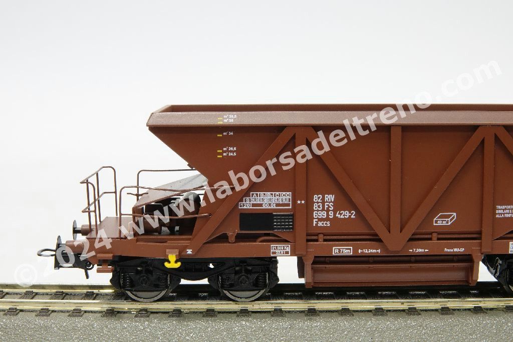 Coppia carri tramoggia a carrelli FS tipo Faccs per trasporto pietrisco, livrea rosso vagone, ep. IV