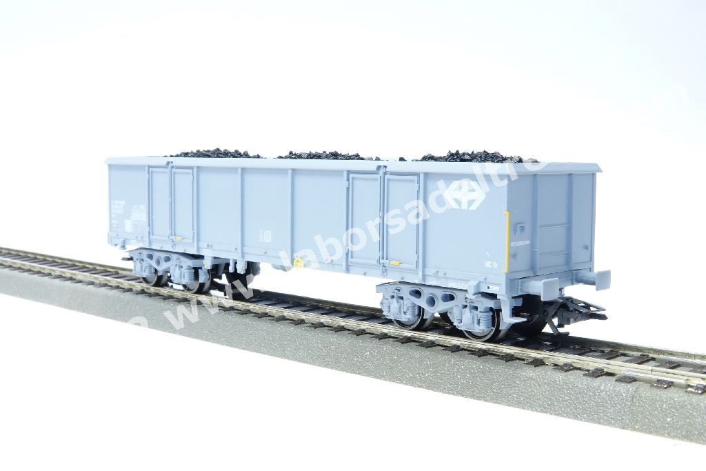 Convoglio merci SBB composto da un carro Eaos, un carro chiuso, un carro refrigerato e uno trasporto auto con carico, epoca IV - Insider Club 2018