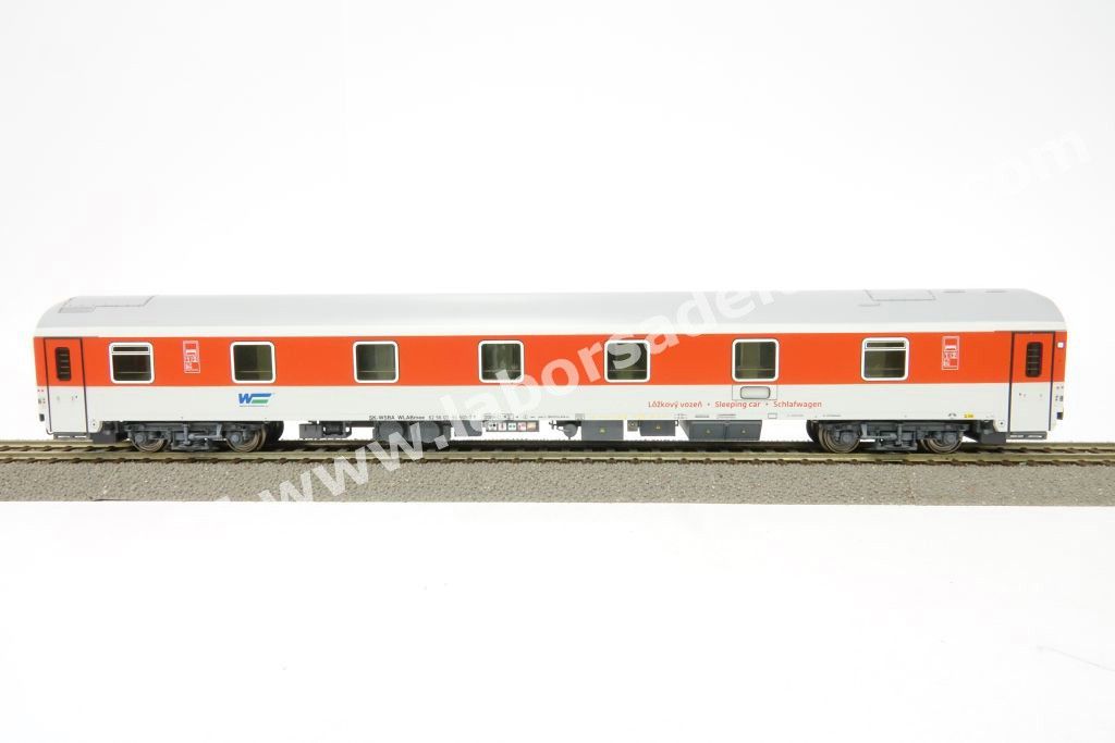 Carrozza letti tipo WLABmee della compagnia slovacca Wagon Service, livrea rosso/grigio, ep. VI