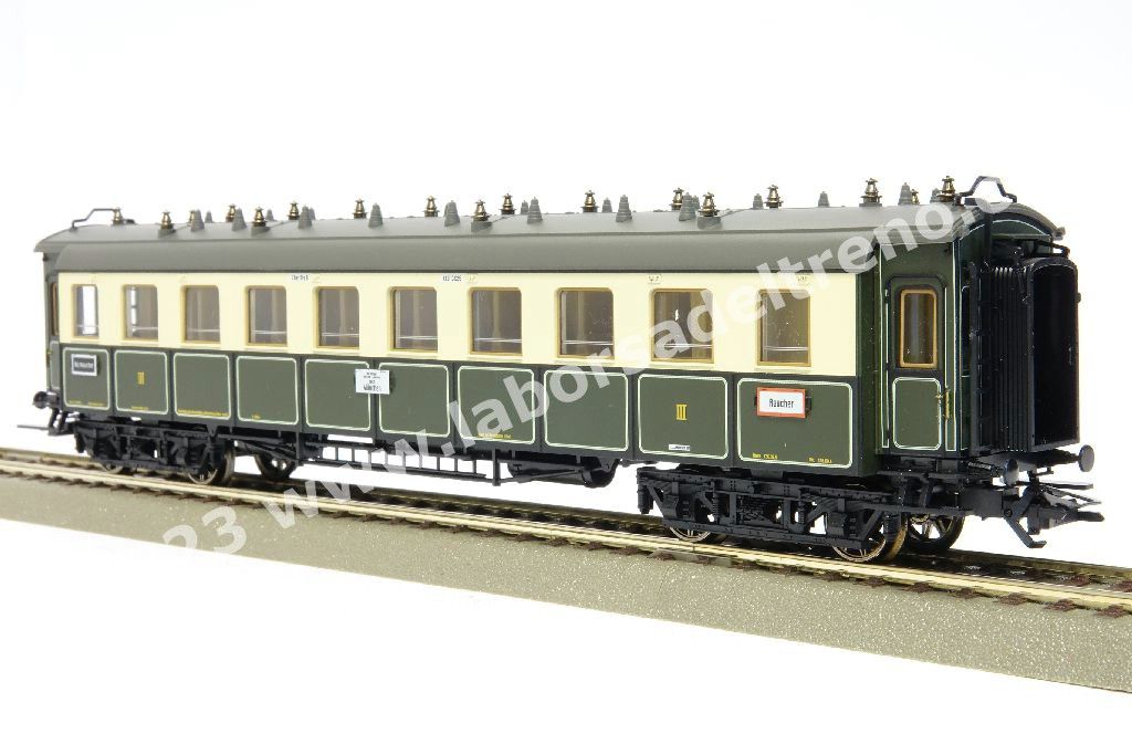 Convoglio 'Bavarian Express' delle K.Bay.Sts.B con vaporiera S 3/6 'Hochhaxige', tre carrozze di 3° cl., una mista di 1°/2° cl. E un bagagliaio in livrea crema/verde, epoca I - MFX Digital Sound
