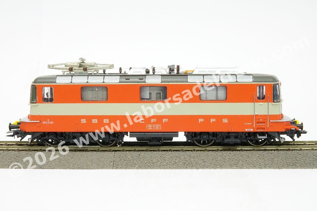 Locomotiva elettrica SBB Re 4/4 II 11141 monopantografo, pancone modificato con aggangio automatico, livrea Swiss Express arancio/crema, epoca IV - MFX Digital Sound