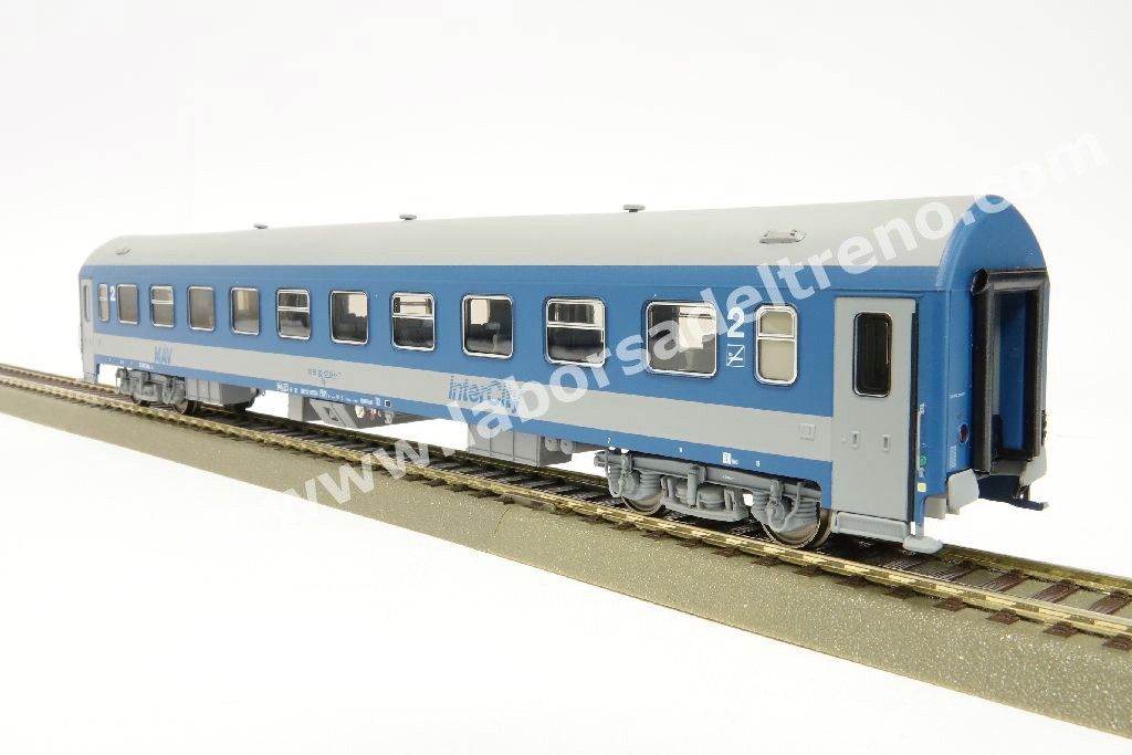 Set Intercity MAV, con una 1a cl. Apee, una 2a cl. Bpee e una ristorante tipo Bautzen, livrea IC, ep. V/VI