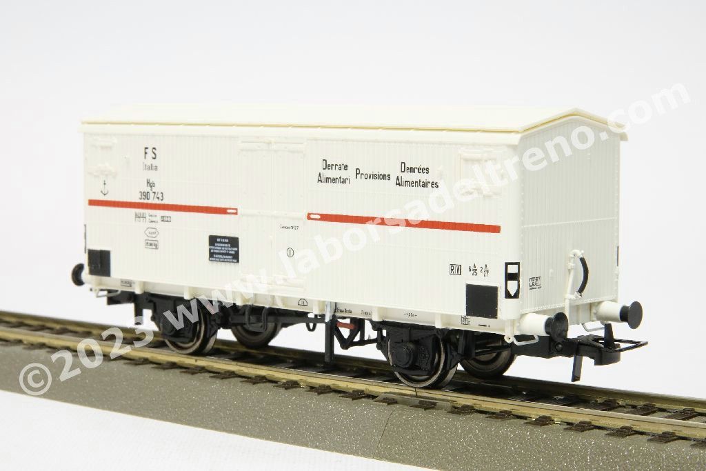 Set 3 carri refrigerati FS Italia tipo Hgb a sagoma Inglese, uno con garitta del frenatore, livrea bianca con fascia rossa, epoca III