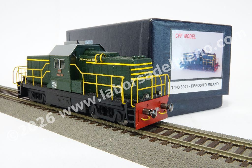 Loco diesel pesante da manovra D 143 3001 'Truman' delle FS livrea verde con fasce gialle, Dep. Milano, ep. III/IV - realizzazione in ottone con teca espositiva