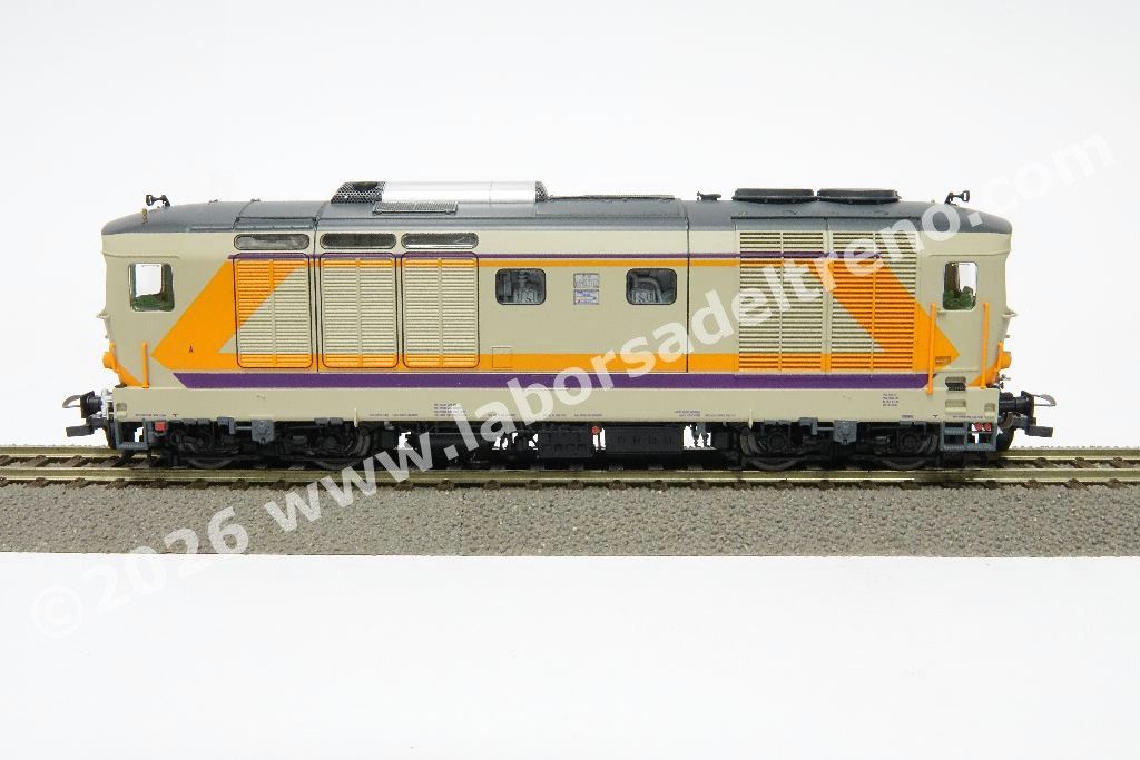 Locomotiva diesel FS D 445 di 3° Serie, livrea MDVC beige con fasce viola/arancio, epoca IV/V - MFX Digital Sound per sistemi AC