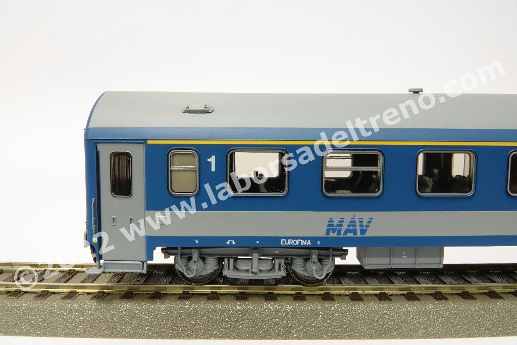 Set Intercity MAV, con una 1a cl. Apee, una 2a cl. Bpee e una ristorante tipo Bautzen, livrea IC, ep. V/VI