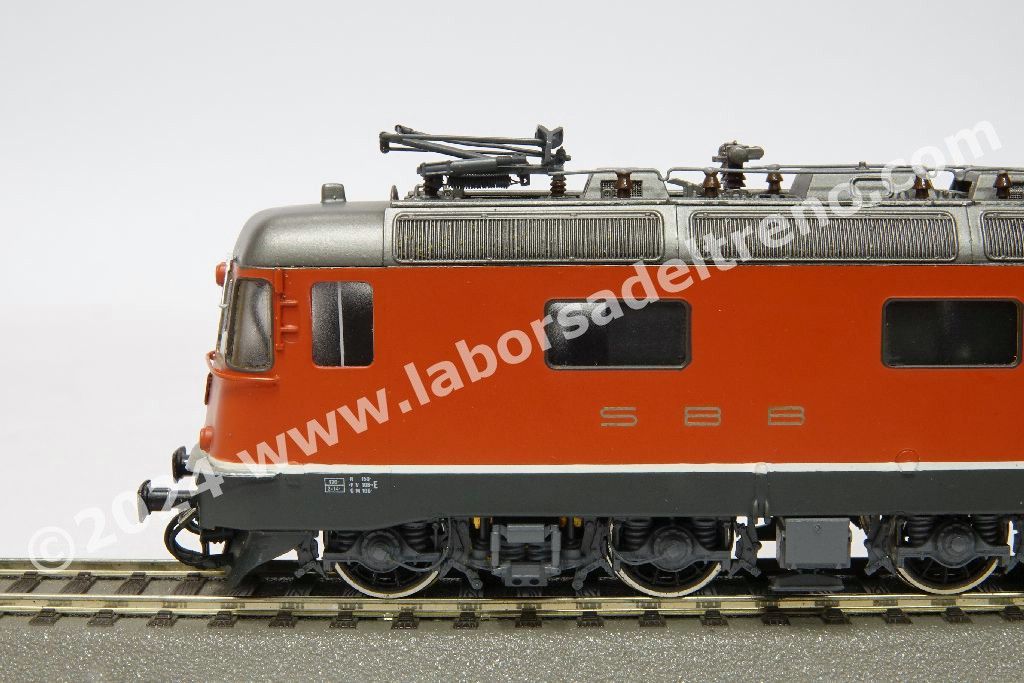 Locomotiva elettrica SBB Re 6/6 11674 'Murgenthal', fanali tondi, livrea rossa, epoca IV/V