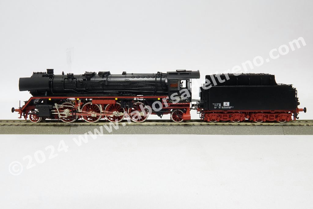 Locomotiva a vapore DR Br 22 028 Reko, tender a carbone, parafumi Witte, epoca III