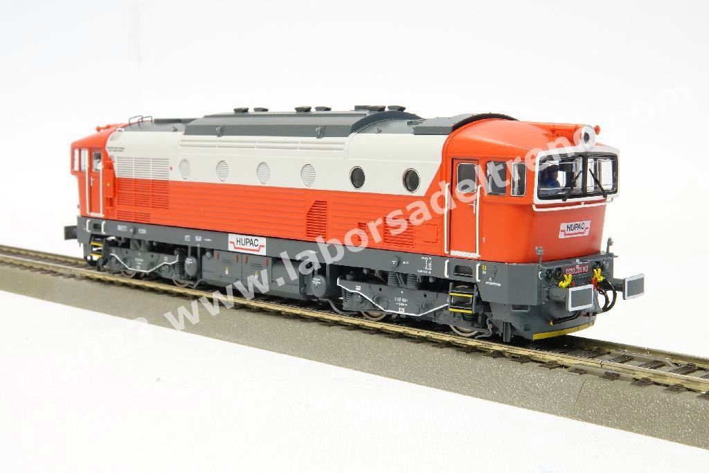Locomotiva diesel pesante HUPAC D 753, livrea rosso/bianca telaio grigio scuro, epoca VI