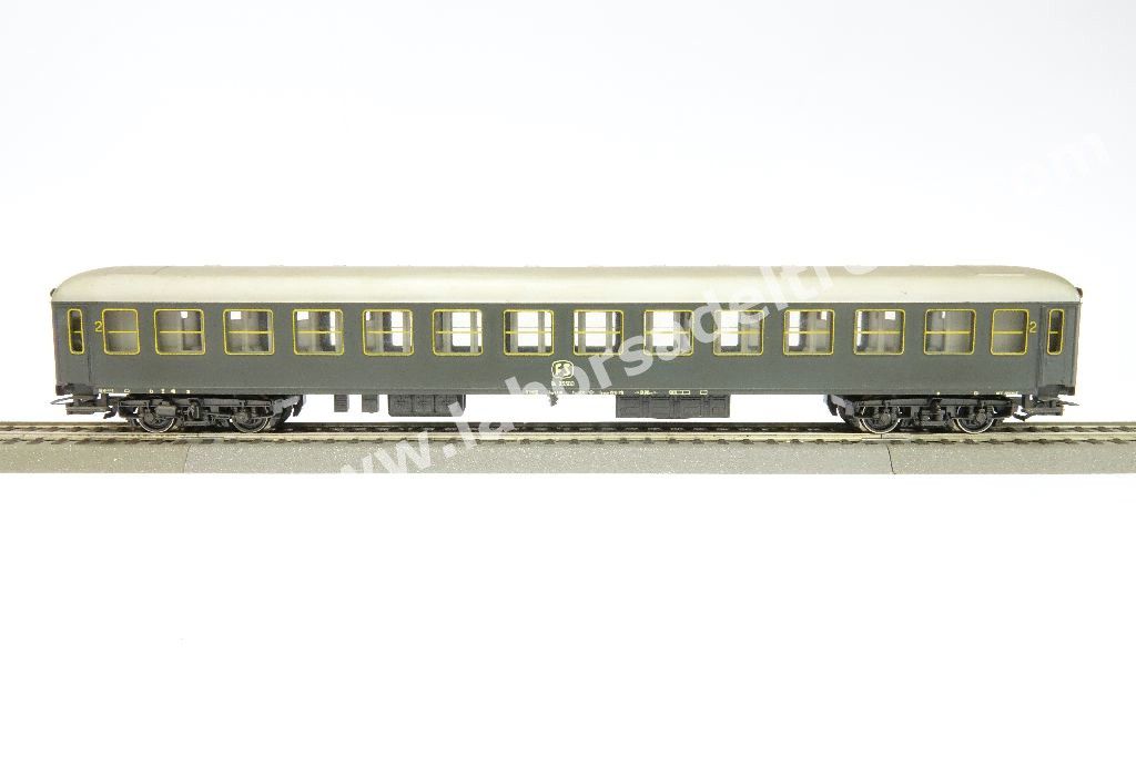 Carrozza passeggeri FS, tipo X Bz 25500, logo a televisore, livrea grigio ardesia, epoca III/IV